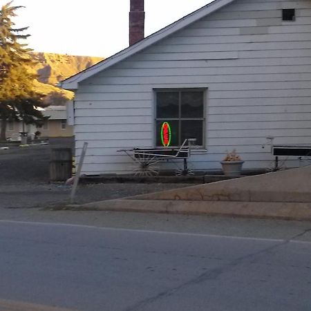 Riverside Motel Helper Exterior photo
